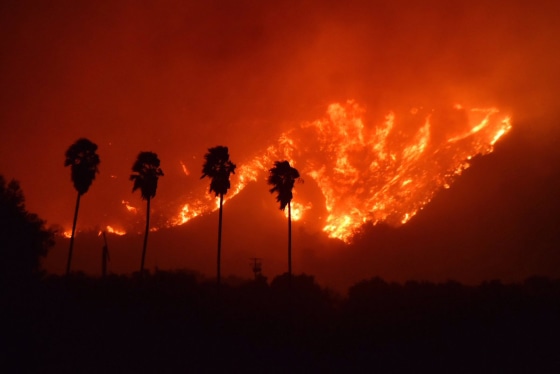 Image: A wildfire burns in Ventura County