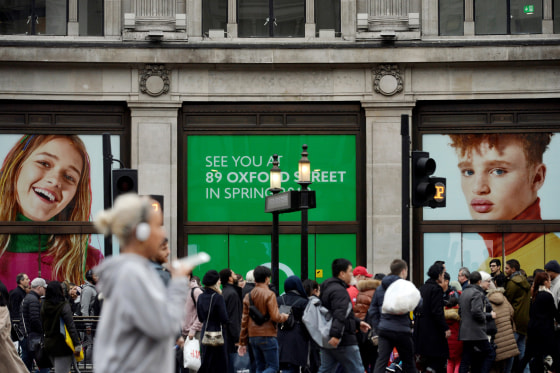 Image: People shop at Oxford Circus in London
