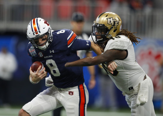 Shaquem Griffin, a linebacker with 1 hand, goes viral after record-breaking  NFL Combine