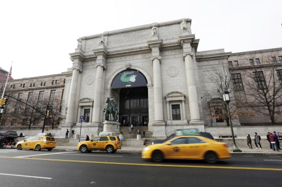 Image: Taxis pass in front of The American Museum of Natural History