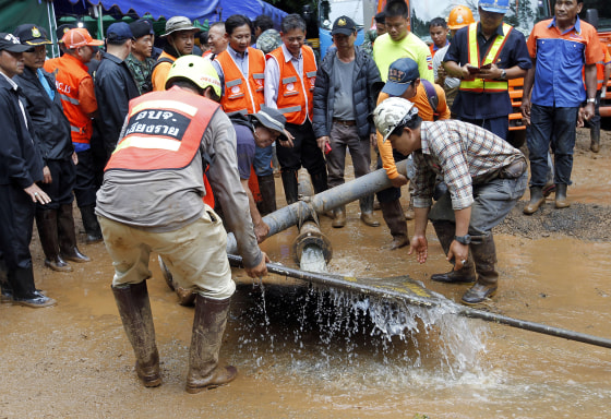 Image: Cave search continues for members of football team missing in northern Thailand
