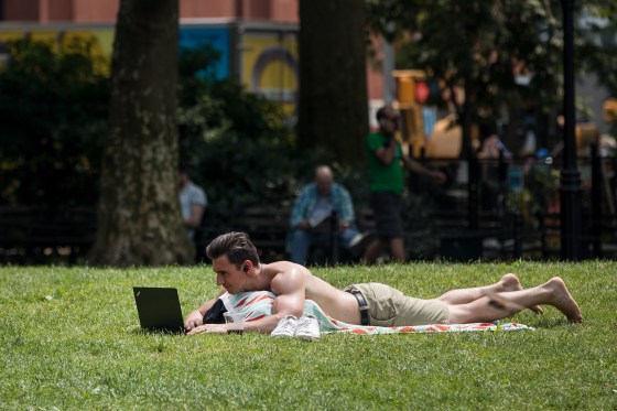 Image: New Yorkers Seek Relief From First Summer Heat Wave