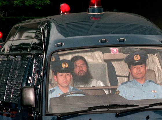 ＹＥＬＬＯＷＳ　ＭＥＮ　ＴＯＫＹＯ　１９９５ Aum Shinrikyo: Images from the 1995 Tokyo Sarin attack
