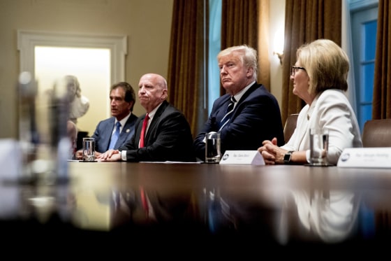 Image: Trump holds a meeting at the White House