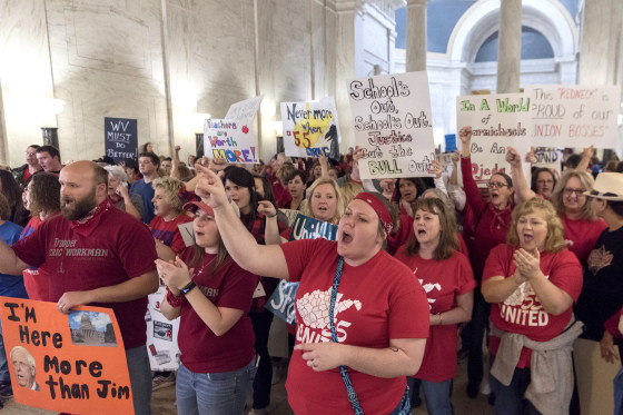 Image: Hundreds of teachers and school personnel rally at the Capitol building