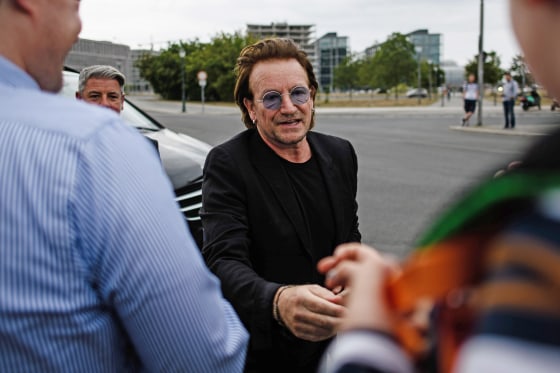 Image: German Chancellor Merkel and U2 singer Bono for talks