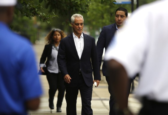 Image: Chicago Mayor Rahm Emanuel arrives at a press conference