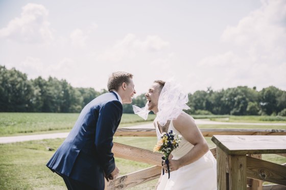 Oklahoma groom turns around to unexpected sight during prank