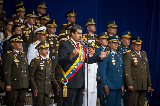 Image: Venezuelan President Nicolas Maduro speech cut short as soldiers scatter