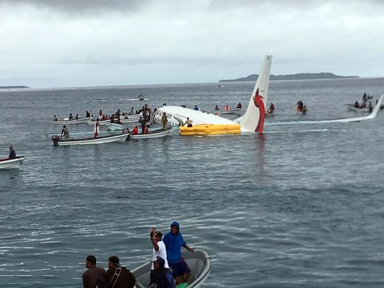 Image: Air Niugini in the water