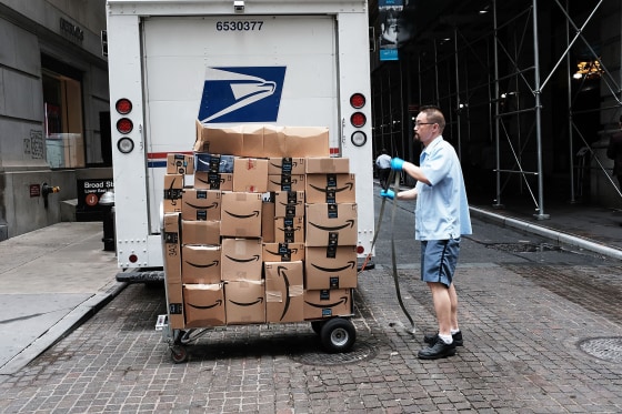 Image: Stock Markets Re-Open After Dow Takes A Deep Dive