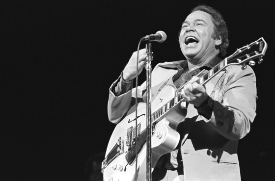 Roy Clark backstage at Holiday Star in Chicago in Nov. 1981