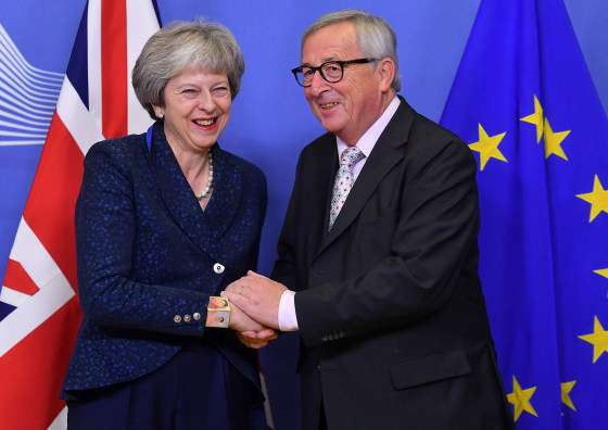 Image: EU Commission President Jean-Claude Juncker and Britain's Prime Minister Theresa May