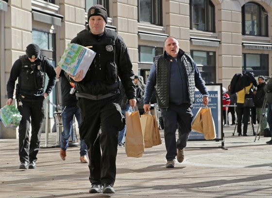 Image: Lawmakers Drop By Chef Jose Andres' Pop Up Restaurant Serving Meals To Furloughed Federal Employees
