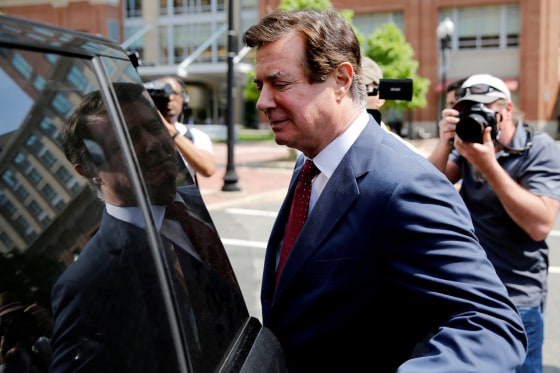 Image: Paul Manafort leaves U.S. District Court