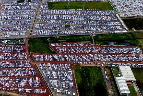 Closing the border with Mexico could bring the auto industry to a halt,  experts say