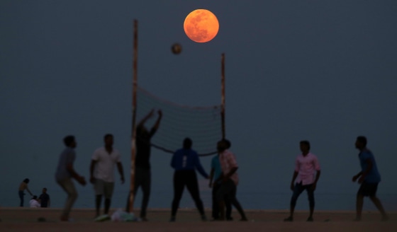 Image: KUWAIT-FULL-MOON