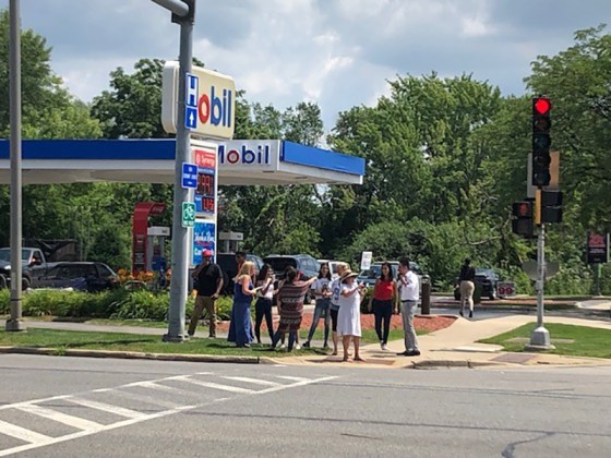 Image: Mobile gas station protest