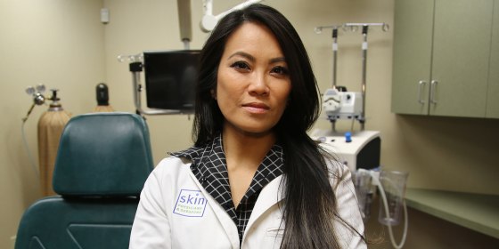 Pimple Bursting Doctor Becomes 'Pop' Star