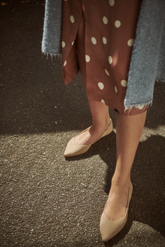 rothys camel sneaker