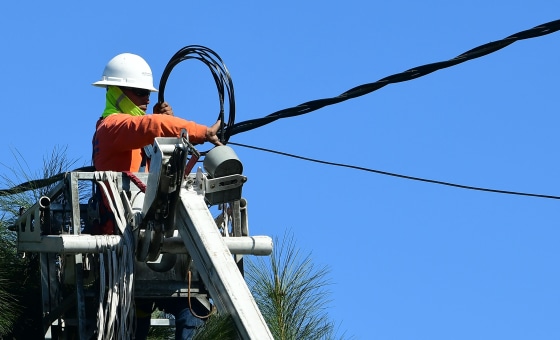 Image: US-CALIFORNIA-FIRES-POSWER