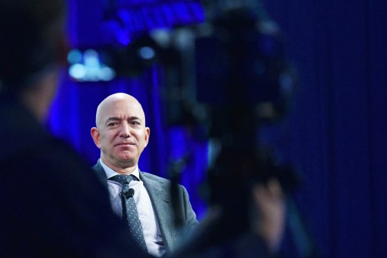 Image: US-SPACE-AWARD-BEZOS