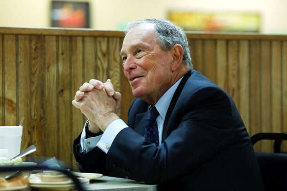 Image: FILE PHOTO: Michael Bloomberg eats lunch in Arkansas