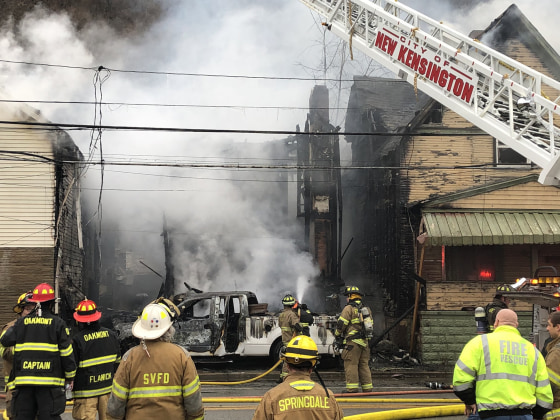 Image: Pickup crashes into gas meter
