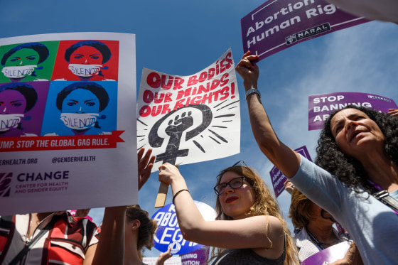 Image: us-politics-abortion-protest-social