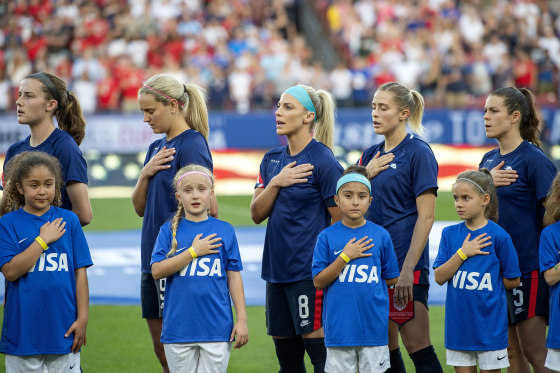 Women s national team hides U.S. Soccer logo during anthem in protest