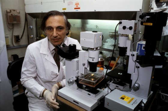 Image: Dr. Robert Gallo, a specialist in AIDS research, in a lab in 1984.