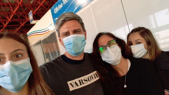 Edgardo Zeheiri with his daughters and wife.