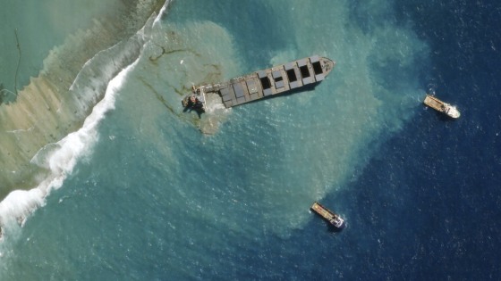 Image: Mauritius oil spill