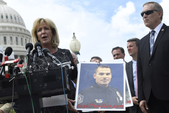 Image: Andy Biggs,Mary Ann Mendoza