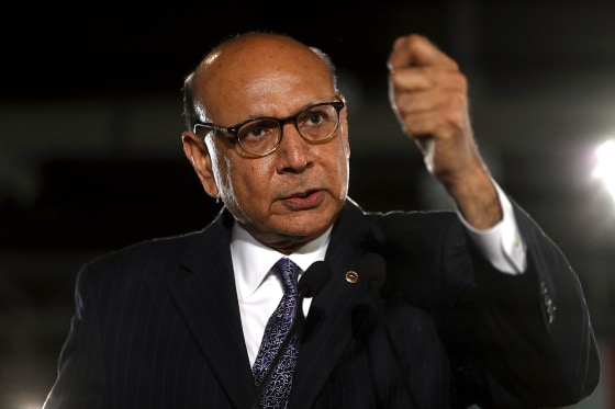 Image: Hillary Clinton Campaigns In Crucial States Ahead Of Tuesday's Presidential Election