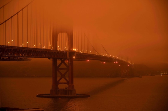 Image: Golden Gate Bridge, Smoke from wildfires