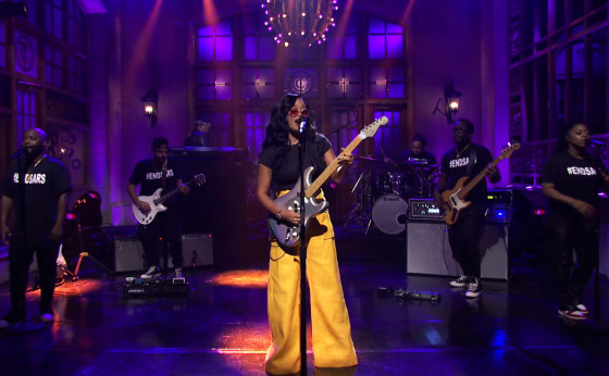 H.E.R. performs on Saturday Night Live on Oct. 24, 2020.