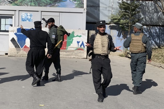 Image: Afghan police arrive at Kabul University
