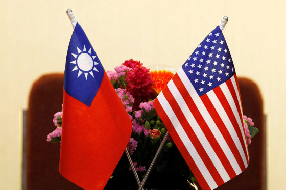 Image: Flags of Taiwan and U.S.