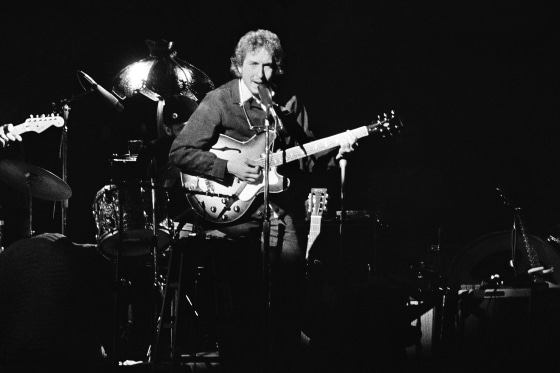 Watchf Associated Press Domestic News Illinois United States APHS60007 DYLAN BELTS IT OUT