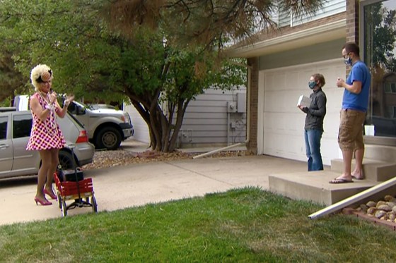 Image: Colorado baker Martin Howard delivers pies as \"Chocolatina\" all over Denver