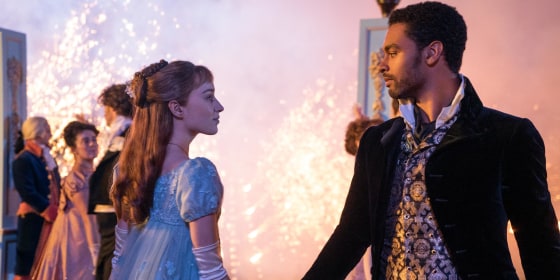 RIDGERTON (L to R) PHOEBE DYNEVOR as DAPHNE BRIDGERTON and REG?-JEAN PAGE as SIMON BASSET in episode 101 of BRIDGERTON