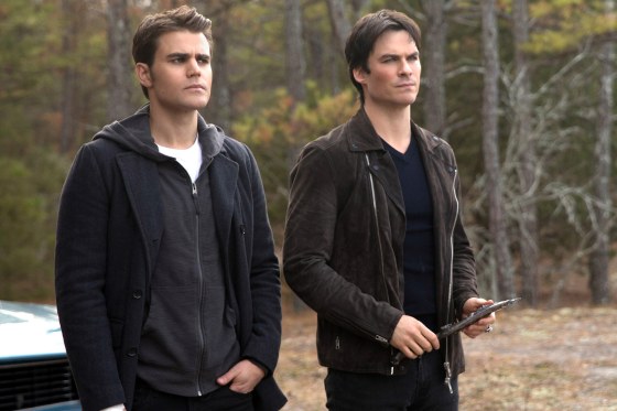 THE VAMPIRE DIARIES, (from left): Ian Somerhalder, Paul Wesley, 'The Simple  Intimacy of The Near Touch', (Season 8, ep. 809, aired Jan. 20, 2017).  photo: Bob Mahoney / ©The CW / Courtesy: Everett Collection Stock Photo -  Alamy