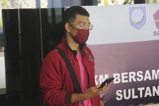 Image: A man who used a fake identity arrives at the Sultan Babullah airport in Ternate, Indonesia