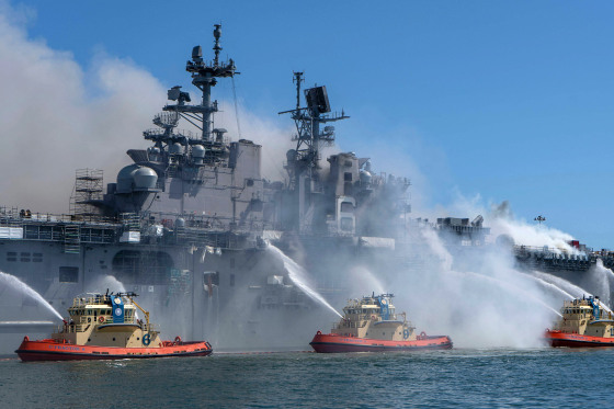 Image: USS Bonhomme Richard fire