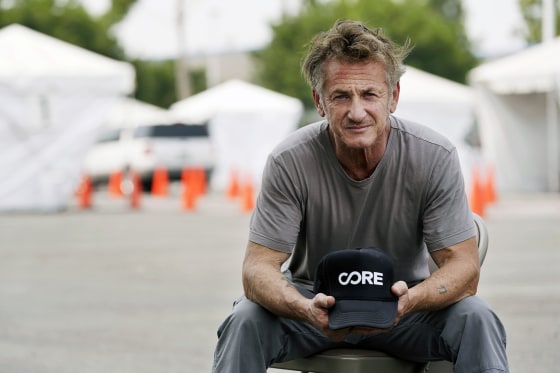 Image: Sean Penn, founder of Community Organized Relief Effort at a CORE coronavirus testing site at Crenshaw Christian Center in Los Angeles on Aug. 21, 2020.