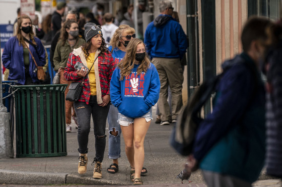 Image: Pedestrians fill the sidewalk in Seattle on June 10, 2021.