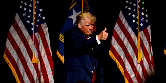 Image: Former U.S. President Donald Trump on stage giving a thumbs-up.