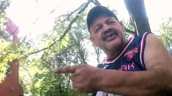 In 2011, Dan Slepian tracks down Lorenzo Woodford, an eyewitness to Al Ward's murder.