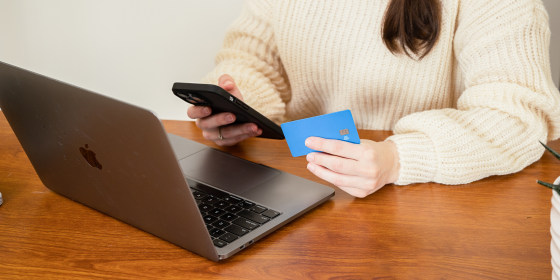 Everlane’s spring essentials sales event is here, plus an olive oil deal from Brightland.